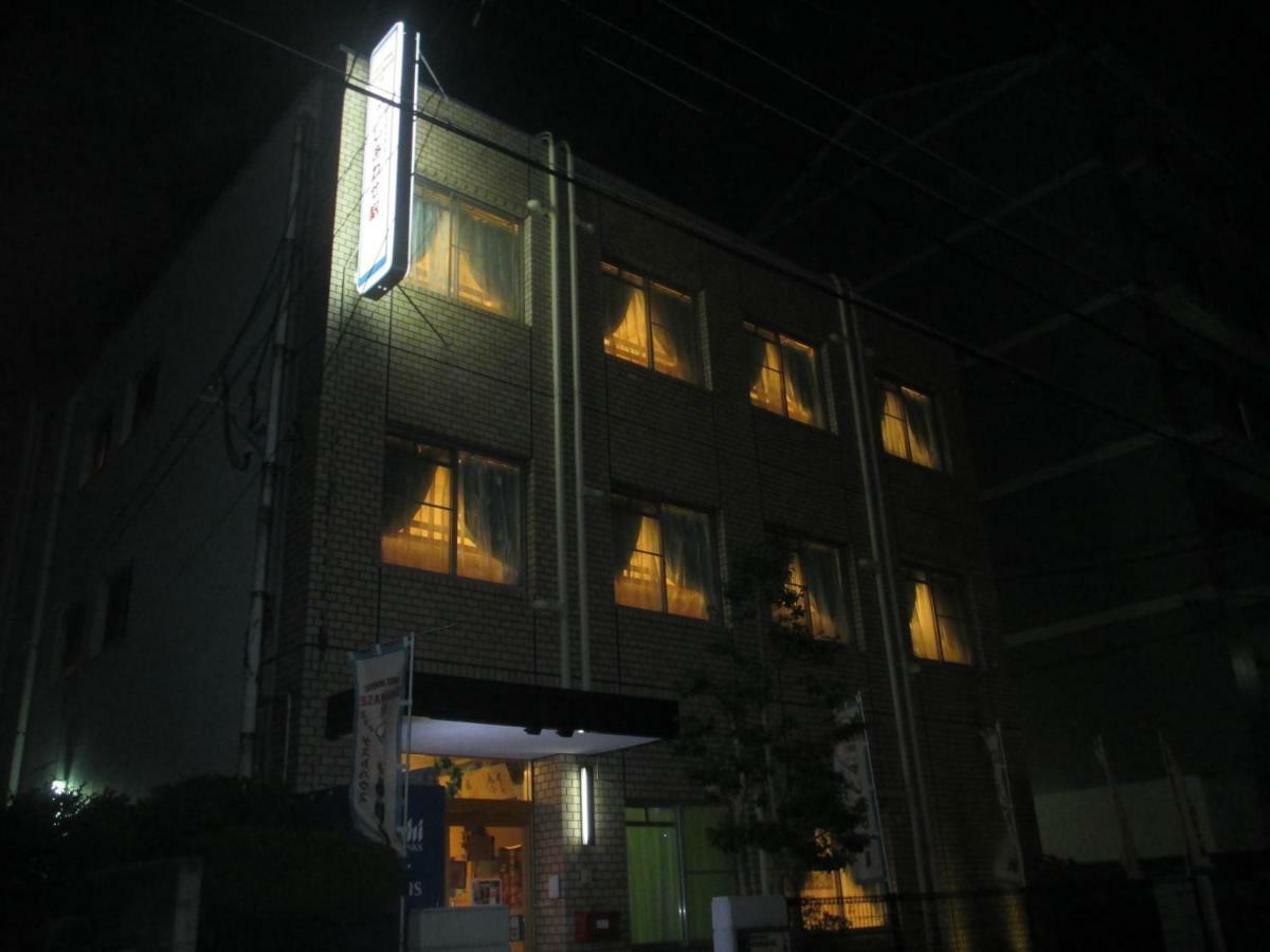 Guesthouse Shiawase Eki Fukuoka  Dış mekan fotoğraf